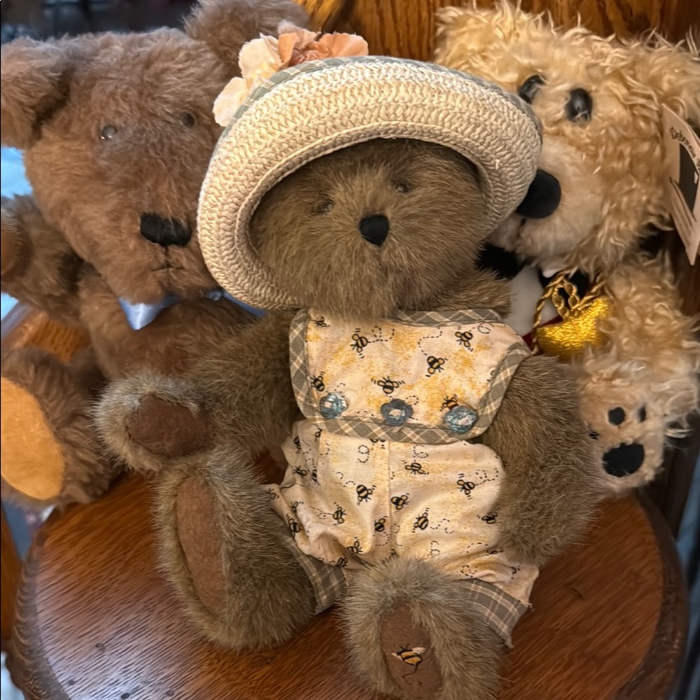 Adorable vintage Boyd’s Bear PLUS 2 more!